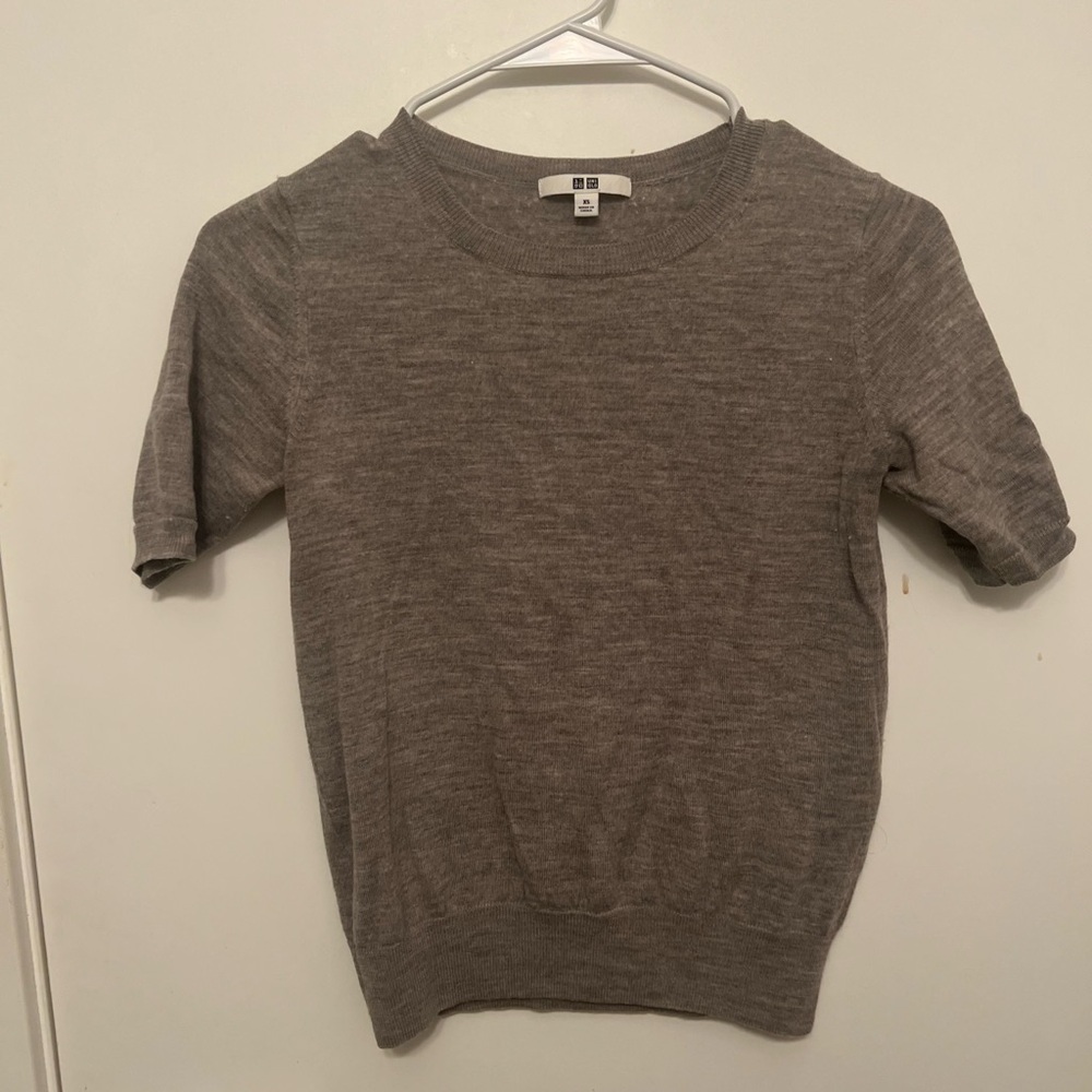 Uniqlo Gray Knit Top